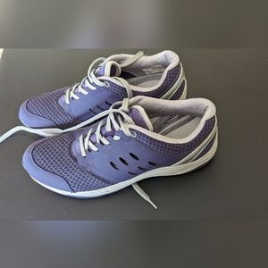 Women's vionic size 8 sneaker